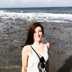 Meet your Posher, Caitlin